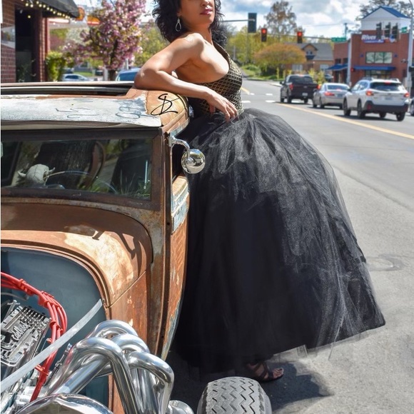 Handmade One Shoulder Black Tulle Ballgown with Asymmetrical Neckline (size 6) - Picture 5 of 12